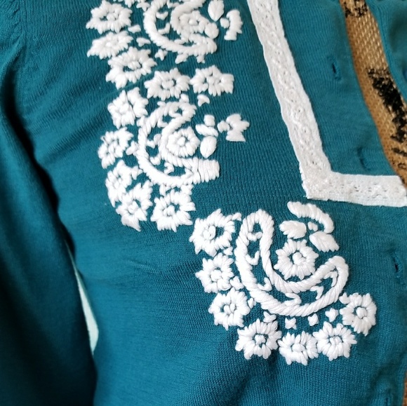 Hazel Cropped Cardigan - Picture 3 of 3